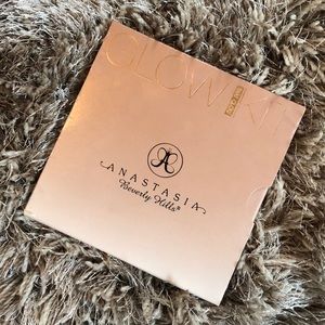 Anastasia Beverly Hills “That Glow” Glow Kit